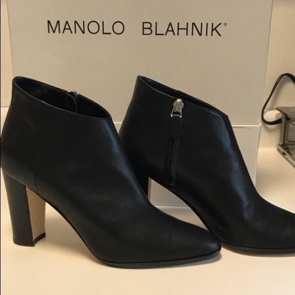 Manolo Blahnik Shoes - Black Leather Manolo Blahnik